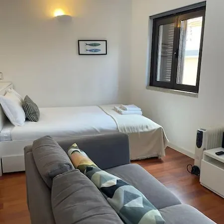 Cardal Terrace 30486al & Cardal 49618al Lisbona
